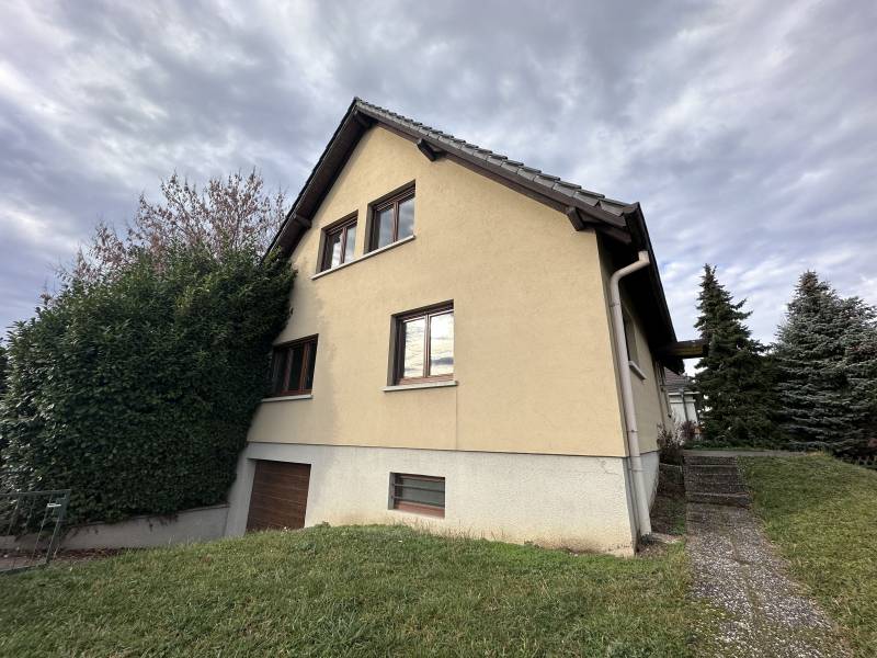 LOUÉE ! Jolie maison 5 pièces avec garage double et terrasse idéalement située Mittelhausbergen à moins de 20 minutes de Strasbourg 