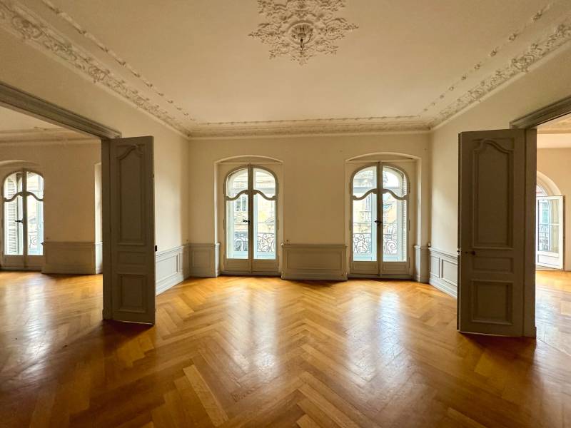 LOUÉ ! Magnifique appartement 7 pièces, beaux volumes et belles prestations au cœur du Carré d'Or 