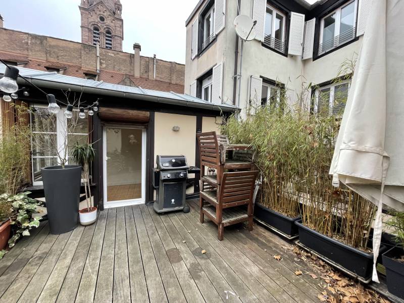 LOUE ! F5 meublé avec terrasse et belles prestations au calme dans l'hypercentre de Strasbourg à deux pas de la Cathédrale 