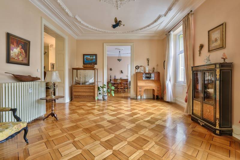 Appartement de prestige avec parquet ancien et moulures vendu à Strasbourg dans le quartier des Contades 