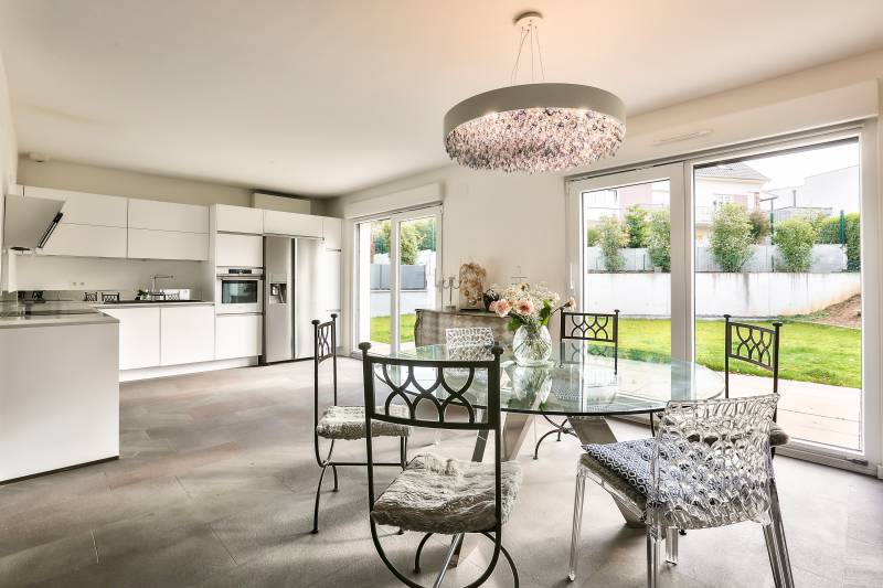 À VENDRE ! Maison cubique contemporaine idéalement située au coeur de Truchtersheim à 20 minutes de Strasbourg 