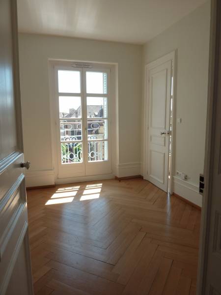 ! Grand appartement 7 pièces à proximité de la place Saint Thomas à Strasbourg 
