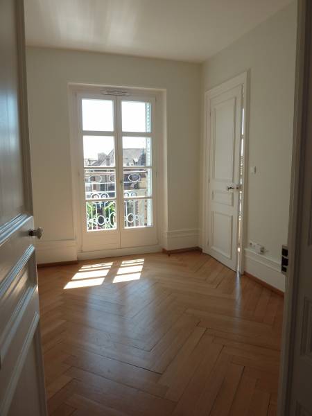 À LOUER ! Grand appartement 7 pièces à proximité de la place Saint Thomas à Strasbourg 